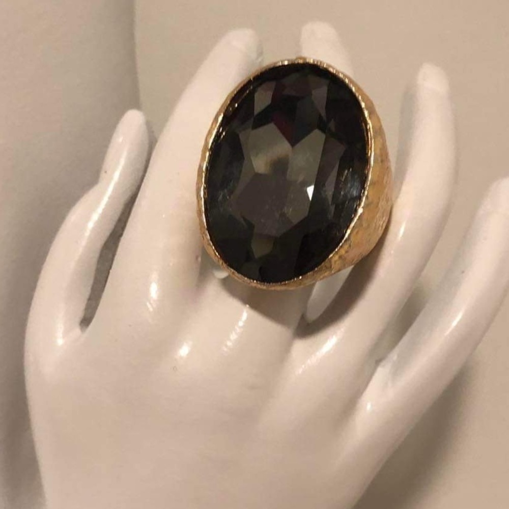 Fashion ring